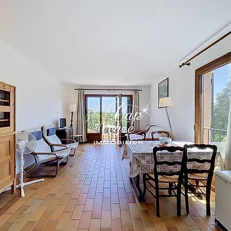 Mazet T2 Avec Balcon 4 Pers Hubac Bleu A Cavaliere Daire Le Lavandou