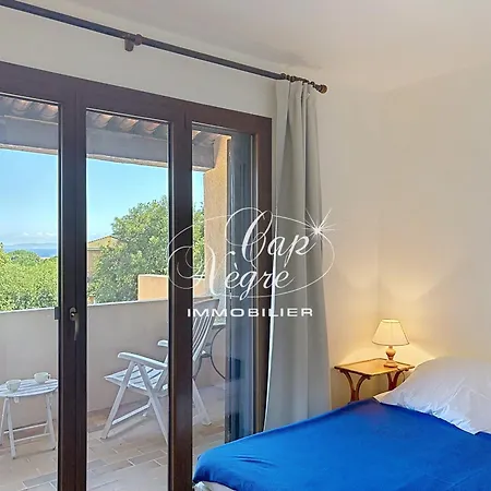 Mazet T2 Avec Balcon 4 Pers Hubac Bleu A Cavaliere Daire Le Lavandou
