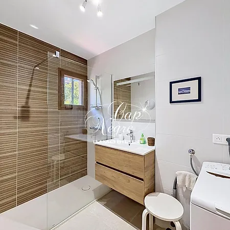 Mazet T2 Avec Balcon 4 Pers Hubac Bleu A Cavaliere Daire Le Lavandou